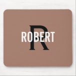 Modern brun svart monogram namn manar musmatta<br><div class="desc">Modern design med mocha mousse brun bakgrund,  ett modernt svart monogram med vit namn. Anpassa med ditt namn och inledande.</div>