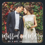 Modern Brush Script Gift och God Jul Fyrkantigt Klistermärke<br><div class="desc">Modern Brush Script Nygifta Jul Foto Jul Klistermärke</div>