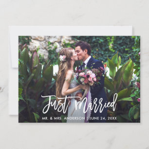 Modern Brush Script Nygifta Bröllopsfoto Meddelande