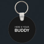 Modern Buddy-Nyckelring - minimalistisk nyckelkedj Nyckelring<br><div class="desc">Den här eleganta "Buddy"-nyckelkedjan har skarp vit typografi på en djup svart bakgrund för ett djärvt, modernt estetiskt material. Enkel snyggt, det är en perfekt som varje dag är ett tillbehör eller en hjärtlig gåva till din närmaste vän, syskon eller partner. Stark, kompakt och personlig fullt - precis som ditt...</div>