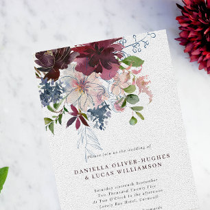 Modern burgundisk flotta och Blommigt Bröllop Inbjudningar