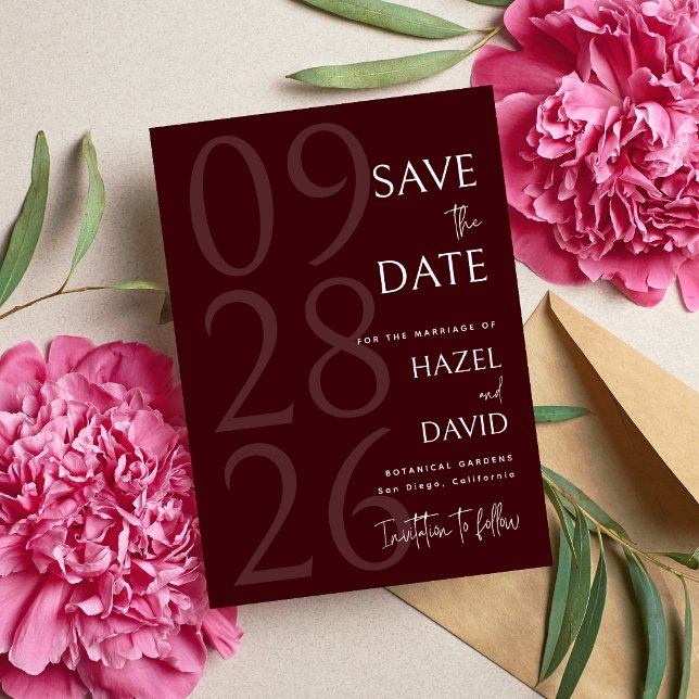 Modern Burgundisk Minimalistisk Bröllop Spara Datumet (Modern burgundy minimalist save the date announces your wedding with rich elegance.)
