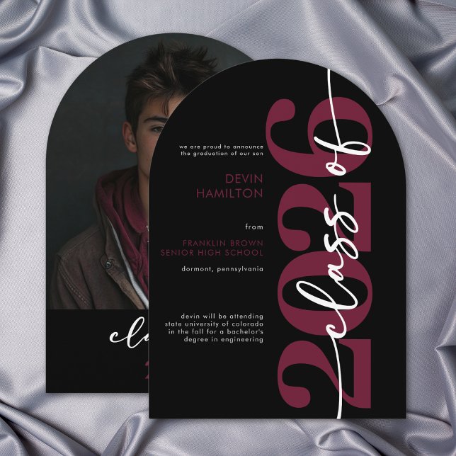 Modern Burgundisk Typografi Examensbevis Annonseri Inbjudningar (Modern Burgundy Typography Arch Grad Announcement)