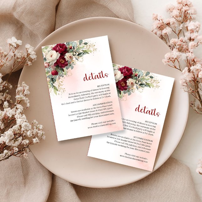 Modern Burgundisk Vit Blommig Guld Bröllopsinfo Tilläggskort (Modern Burgundy White Floral Gold Wedding Info Card)