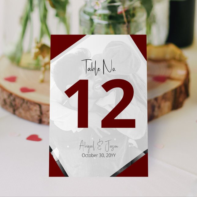 Modern Burgundy-Avslappnaden "Ingenting Finare" Br Bordsnummer (Modern Burgundy / Wine Minimalist Table Number for Your Wedding)