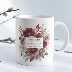 Modern Burgundy Blommigt Watercolor Bröllop Namn Kaffemugg