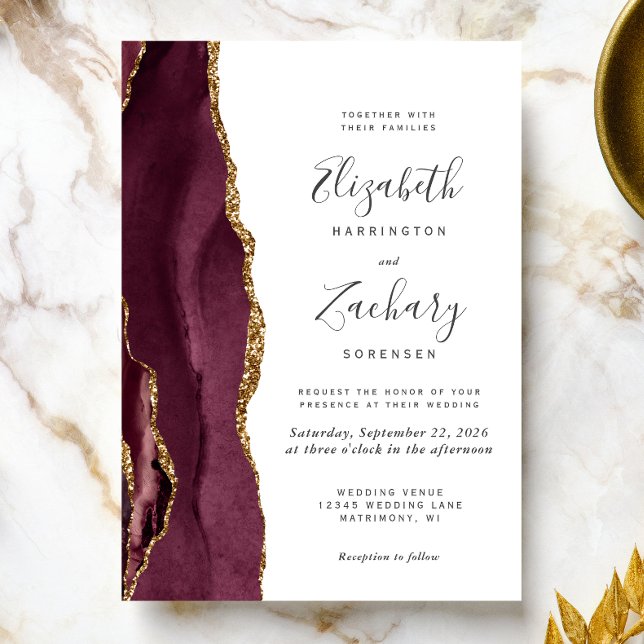 Modern burgundy Guld Agate-bröllopsinbjudan Inbjudningar (The perfect choice for a burgundy and gold themed wedding.)