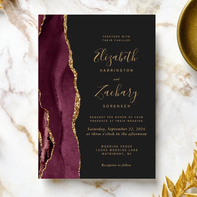 Modern burgundy Guld Agate Mörk bröllopsinbjudan Inbjudningar (A perfect choice for a burgundy and gold themed wedding.)