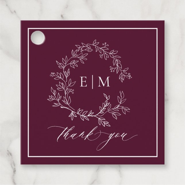 Modern burgundy Leafy Vapensköld Monogram Bröllop Gåvor Etiketter (Framsida)
