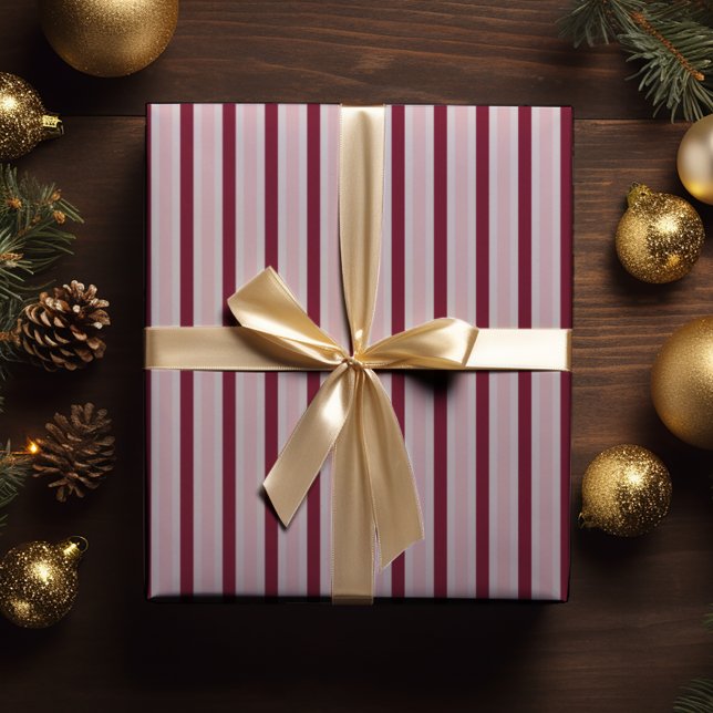 Modern Burgundy Pink Stripes Christmas Presentpapper (Skapare uppladdad)