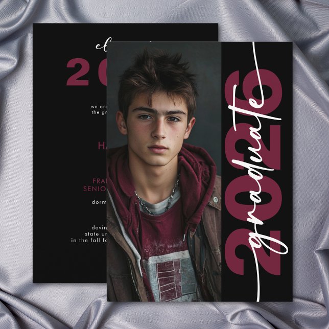 Modern Burgundy Typography Grad Announcement Inbjudningar (Modern Burgundy Typography Grad Announcement)