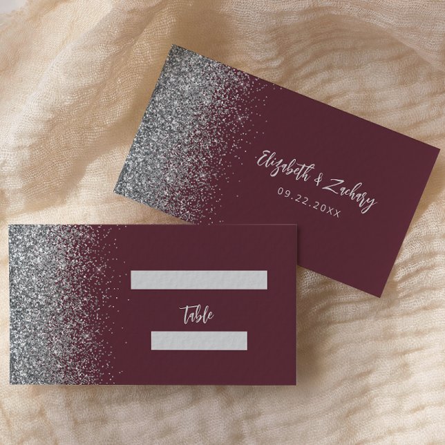 Modern Burgundyröd Silverglitter Bröllop Placeringskort (Skapare uppladdad)