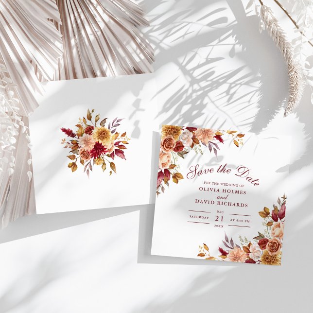 Modern Burnt Orange Terracotta Wildblommor Bröllop Spara Datumet (Modern Burnt Orange Terracotta Wildflowers Wedding Save The Date on a sunny boho white table.)