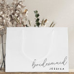 Modern Calligraphy Bridesmaid Frieri Gift Bag<br><div class="desc">Anpassningsbar-designad briljant-presentväska med modern svartvit design.</div>