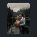 Modern Calligraphy Ny gifta Photo Tack Magnet<br><div class="desc">En contemporary och en modern Tack i Bröllop på en magnet med lite modernt Calligrafi för "ny gifta" (denna text kan ändras till inslag till vilken annan färg! som helst) och din favoritbild i bröllop på framsidan. Anpassa baksidan av Bröllop Keepsaké Magnet med ditt eget budskap, ge det som en...</div>