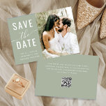Modern Calligraphy Sage Grönt Photo QR-kod Spara Datumet<br><div class="desc">Meddela din bröllopsdag på ett chic och snyggt sätt med vår Boho Spara datuminbjudan! Det här moderna sättet att ta sig an det bohemiska temat förenar inslag av rustisk charm och kalligrafisk elegans för ett utseende som är unikt för dig. Sage grönt färg är ett vackert och mångsidigt val som...</div>