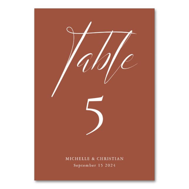 Modern Calligraphy Script Terracotta Bröllop Bordsnummer (Framsidan)