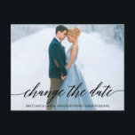 Modern Calligraphy-skriptfoto ändrar datum Vykort<br><div class="desc">Modern kalligrafiskript ändrar datumet Bröllop sköt upp ett par foto-vykort</div>