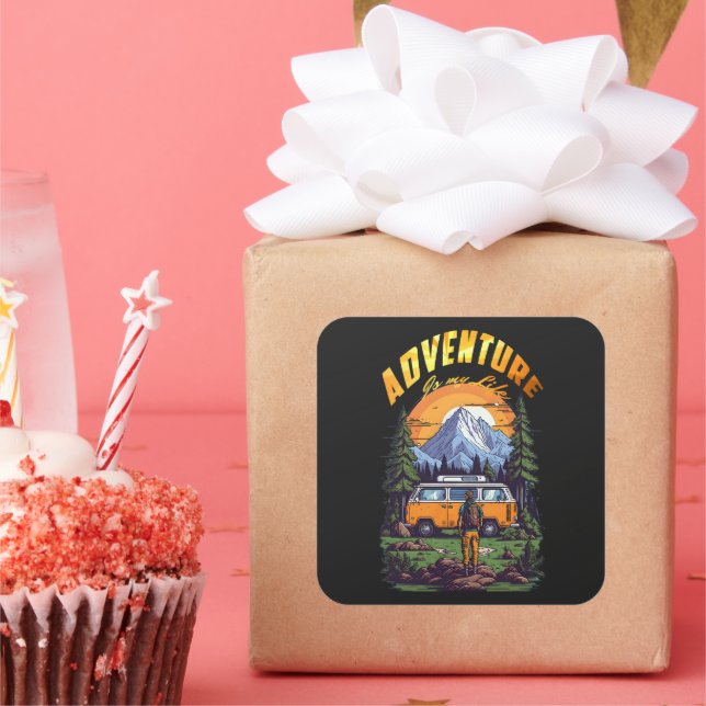 Modern Camping Äventyr Fyrkantigt Klistermärke (Fest)