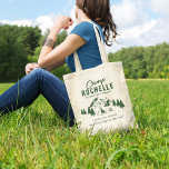 Modern Camping Bachelorette Party Tygkasse<br><div class="desc">Modern camping-bakteriefest tote bags med ett teckning på en campingplats med berg,  träd,  en loggbrand,  tält och en textmall som är lätt att anpassa.</div>