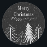Modern Chalk Snowy Träd Helgdag Runt Klistermärke<br><div class="desc">Modern,  handdragen krita träd och snö på rik vattenfärg midnight grått bakgrundsdekal för vinter-helgdag. Anpassa text,  teckensnitt stil,  färg och storlekt.</div>