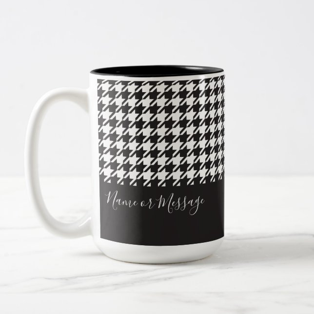 Modern Chic Black and White Houndstooth Två-Tonad Mugg (Vänster)