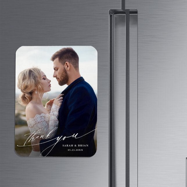 Modern Chic Calligraphy Bröllop Photo Magnet (Skapare uppladdad)