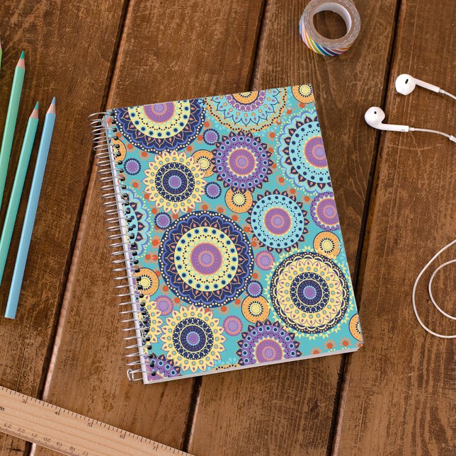 Modern Chic Cute Trendig Colorful Mönster, klass Anteckningsbok (Colorful mandala geometric spiral notebook with vibrant teal, purple, and boho medallion design.)