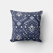 Modern chic dekorativ blå och vit ikat-kudde