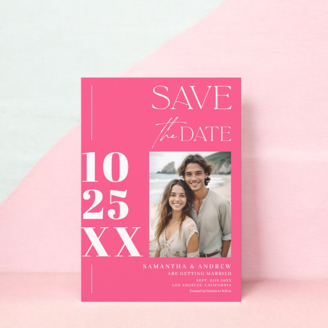 Modern chic, enkelt djärvt skript neon rosa bröllo spara datumet (Modern chic simple bold script neon pink wedding save the date)
