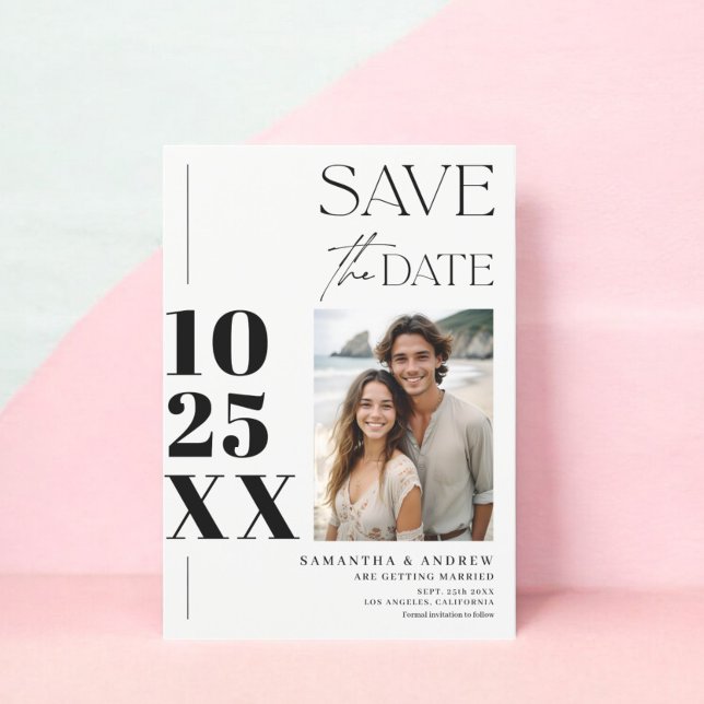 Modern chic, enkelt fet skript svart, vitt bröllop spara datumet (Modern chic simple bold script black white wedding save the date)