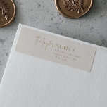 Modern Chic | Guld-familjens returadressetikett Returadress Etikett<br><div class="desc">Dessa moderna returetiketter i familjen guld i chic är perfekt för ett snyggt-helgdag eller vilket personligt utskick som helst. Den här enkla boho-designen har en klassisk,  sofistikerad kalligrafi i vintage guld och kräm. Dessa etiketter kan användas för julkort,  partiinbjudningar,  speciella evenemang eller när du behöver en personlig adressetikett.</div>