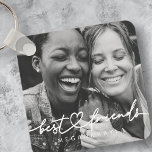 Modern Chic Heart Best Friends Besties BFF-foto Nyckelring<br><div class="desc">Design består av roligt och spelande kursiv skripttypografi med sans serif-teckensnitt. Lägg till ett anpassningsbar-foto.</div>