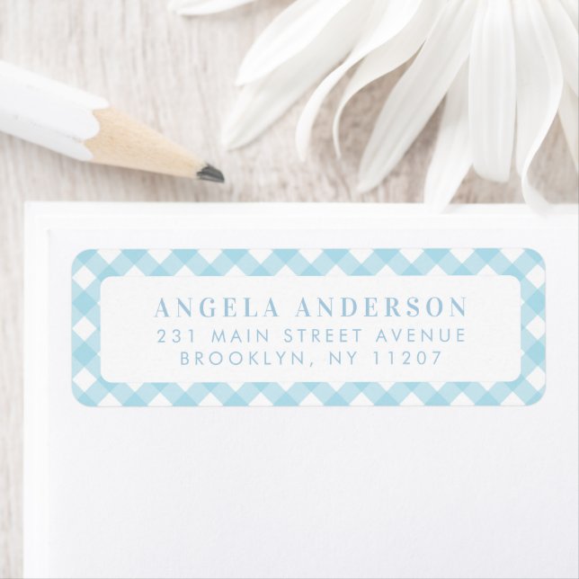 Modern Chic Pastel Light Blue Gingham Play Check Returadress Etikett (Insitu)