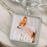 Modern Chic Pet-foto med enkel Elegant Armband<br><div class="desc">Den här enkla och klassiska designen består av serif-typografi och lägger till en anpassningsbar foto av ditt sällskapsdjur.</div>