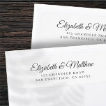 Modern Chic Script-Returadress Returadress Etikett<br><div class="desc">Sammansatt av enkel rak linje med serif-typografi. Allt mot en ren vit bakgrund. Dessa inslag är enkla,  moderna,  lekfulla och lätta. Detta är designat av White Papper Birch Co. exklusiv för Zazzle. Finns här: http://www.zazzle.com/whitepaperbirch</div>
