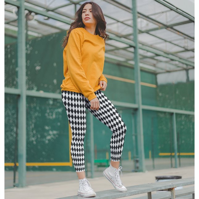 Modern Chic Snyggt Black White Harlequin Mönster Leggings (Modern Chic Stylish Black White Harlequin Pattern Leggings)