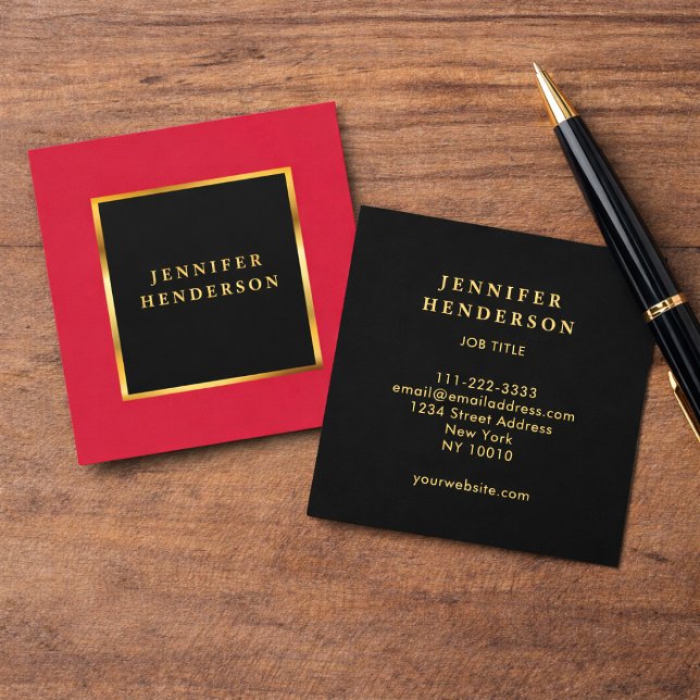 Modern chic svart kardinalröd guld professionell fyrkantigt visitkort (Modern chic black cardinal red gold professional square business card. Very elegant and minimalistic)