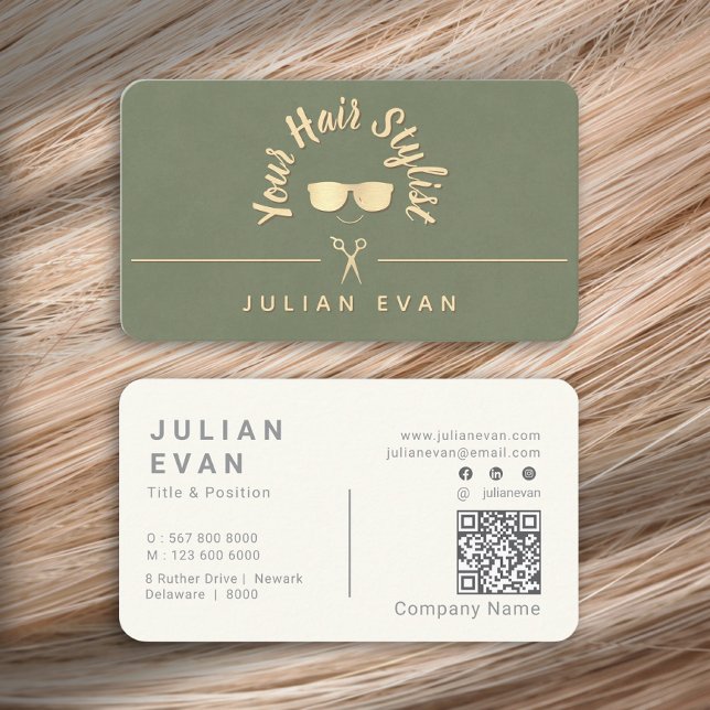 Modern Chic Trendig Salvia Grön Guld Hår Stylist Visitkort (Modern Chic Trendy Sage Green Gold Hair Stylist Business Card )