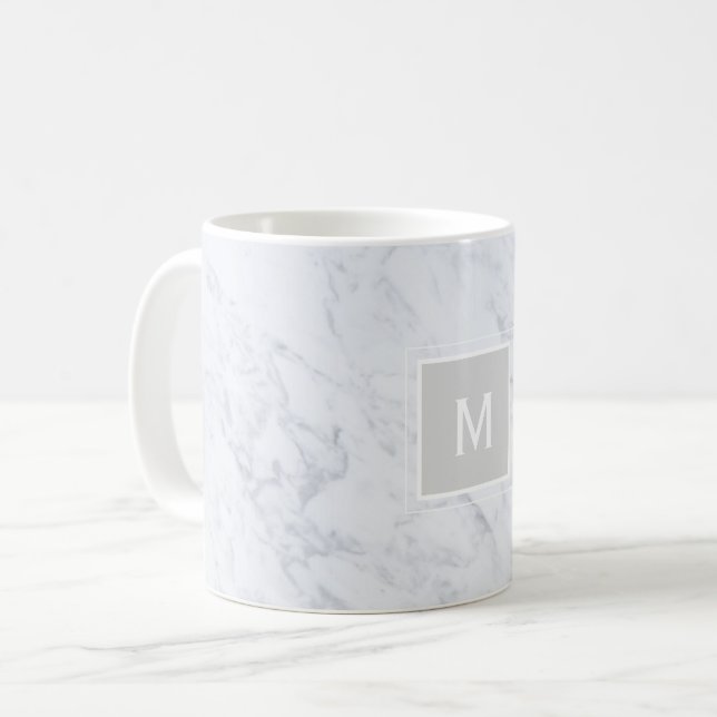 Modern Chic White Marble Anpassningsbar Monogram Kaffemugg (Framsida vänster)