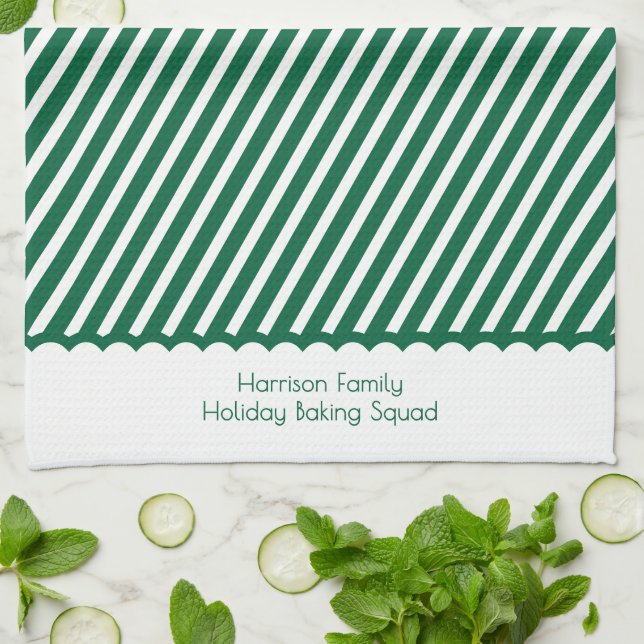 Modern Christmas Family Green Holiday Baking Squad Kökshandduk (Vikta)