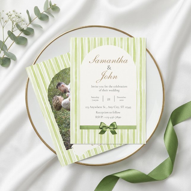 Modern Citrus Grön Randig Bakre Fotobryllop Inbjudningar (Modern Citrus Green Stripe Back Photo Wedding Invitation)