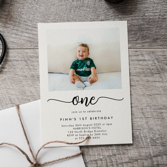 Modern Classic First Birthday Photo Invitation Inbjudningar (Skapare uppladdad)