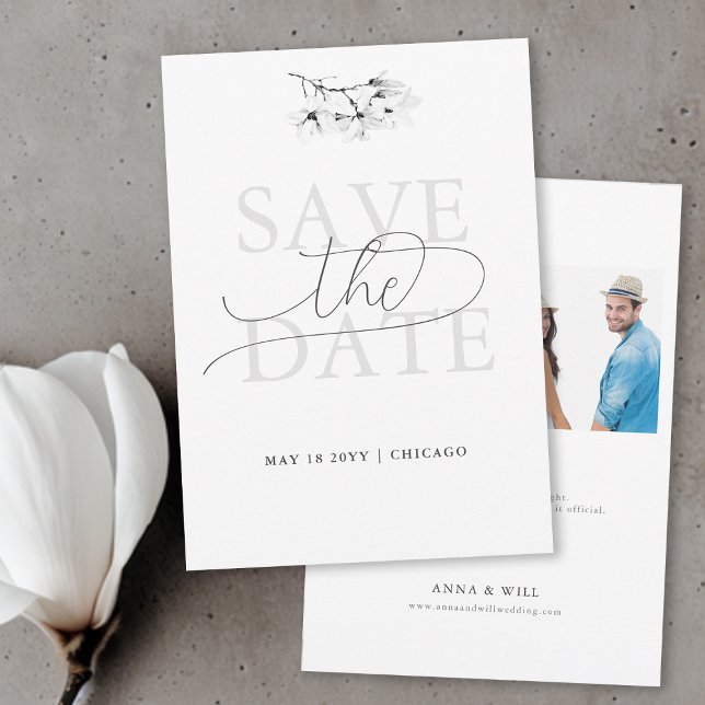 Modern Classic Magnolia BW Bröllop spara datum Inbjudningar (Classic Magnolia Wedding Save the Date Simple Elegant Modern Black and White Calligraphy Two Photos)