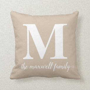 Modern Classic Rustic Beige Monogram Family Script Kudde