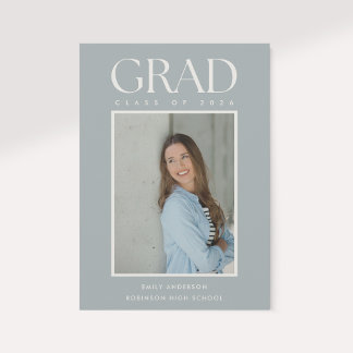 Modern Classic Sage Graduation Photo Announcement Meddelande
