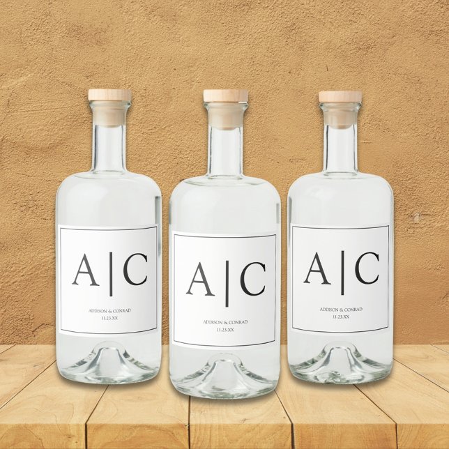 Modern Classic White Monogram Bröllop Spritflaskor Etikett (Skapare uppladdad)