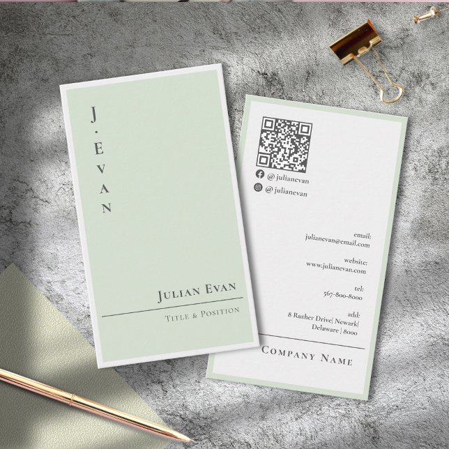 Modern Clean Chic Sage Green Scannable QR Code Visitkort (Modern Clean Chic Sage Green Scannable QR Code Business Card)