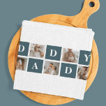 Modern Collage Far Photo & Grönt Pappa Gifts Kökshandduk<br><div class="desc">Ett modernt foto av far är en personlig som kombinerar foton av far eller far figur från många på ett kreativ- och snyggt-sätt. Det innebär att markera flera meningsfulla bilder och ordna dem i ett kollageformat, ofta med överlappande eller rutnätsliknande utformningar. Fotografierna kan ha olika stunder eller minnen, t.ex. familjesemester,...</div>