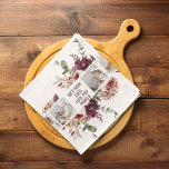 Modern Collage Photo Flowers Ram Best Mamma Gift Kökshandduk<br><div class="desc">Det här moderna fotot har vackra blommor i ett burgunskt ram och skapar det perfekten för ett speciellt mamma i ditt liv. Den unika och personlig beröringen av ett kollage-foto fångar minnen och ögonblick som delas, skapar det ett tänkvärt och hjärtligt sätt att visa uppskattning och kärlek. Vare sig det...</div>